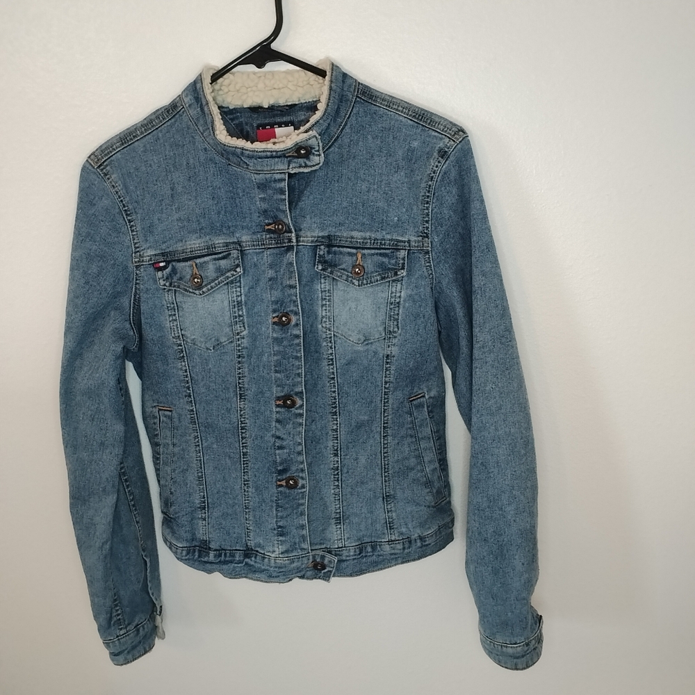 Tommy Hilfiger Trucker Style Denim Jacket Size M Y2K Retro Americana‎ Casual